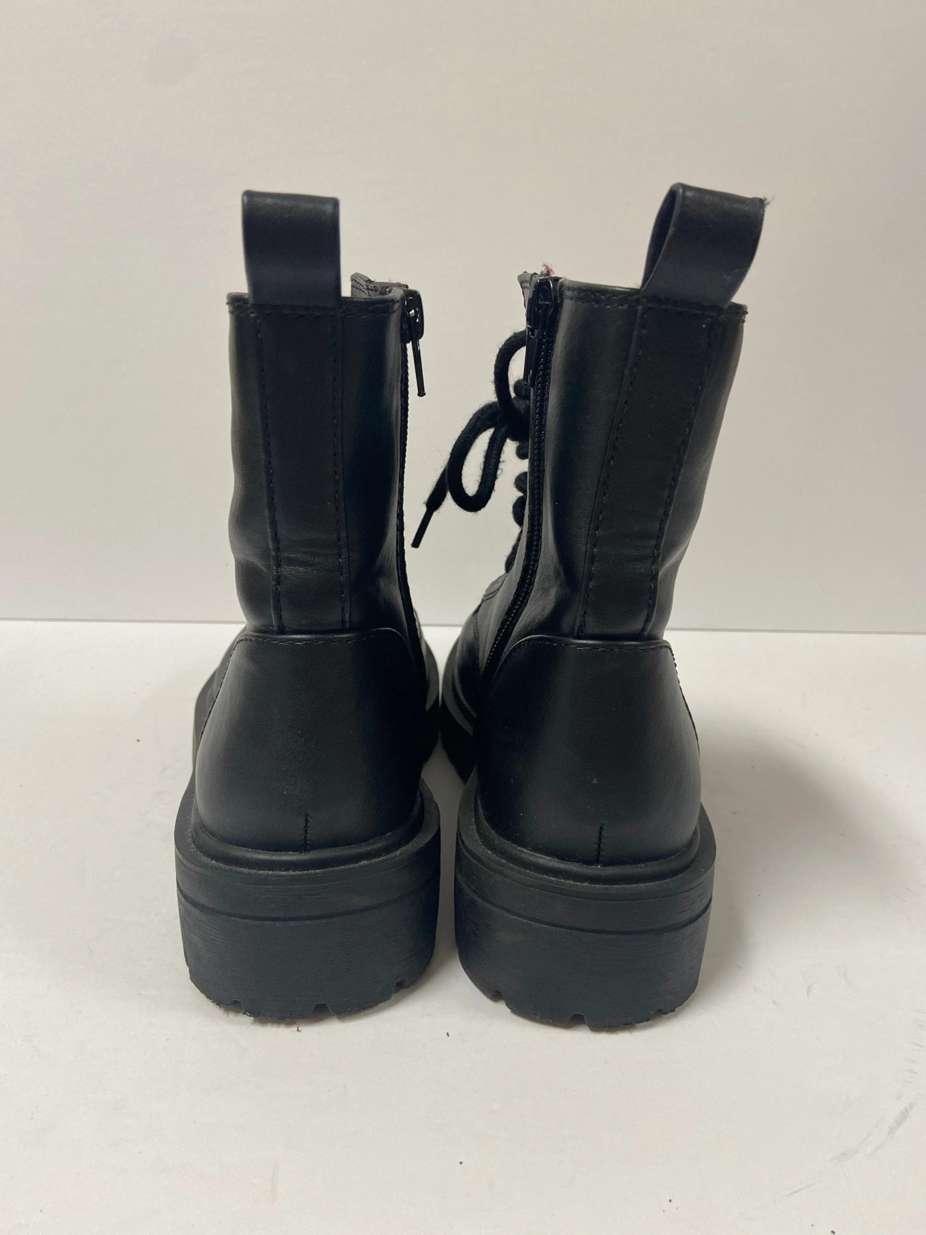 Boots Ankle Flats By Soda  Size: 6.5