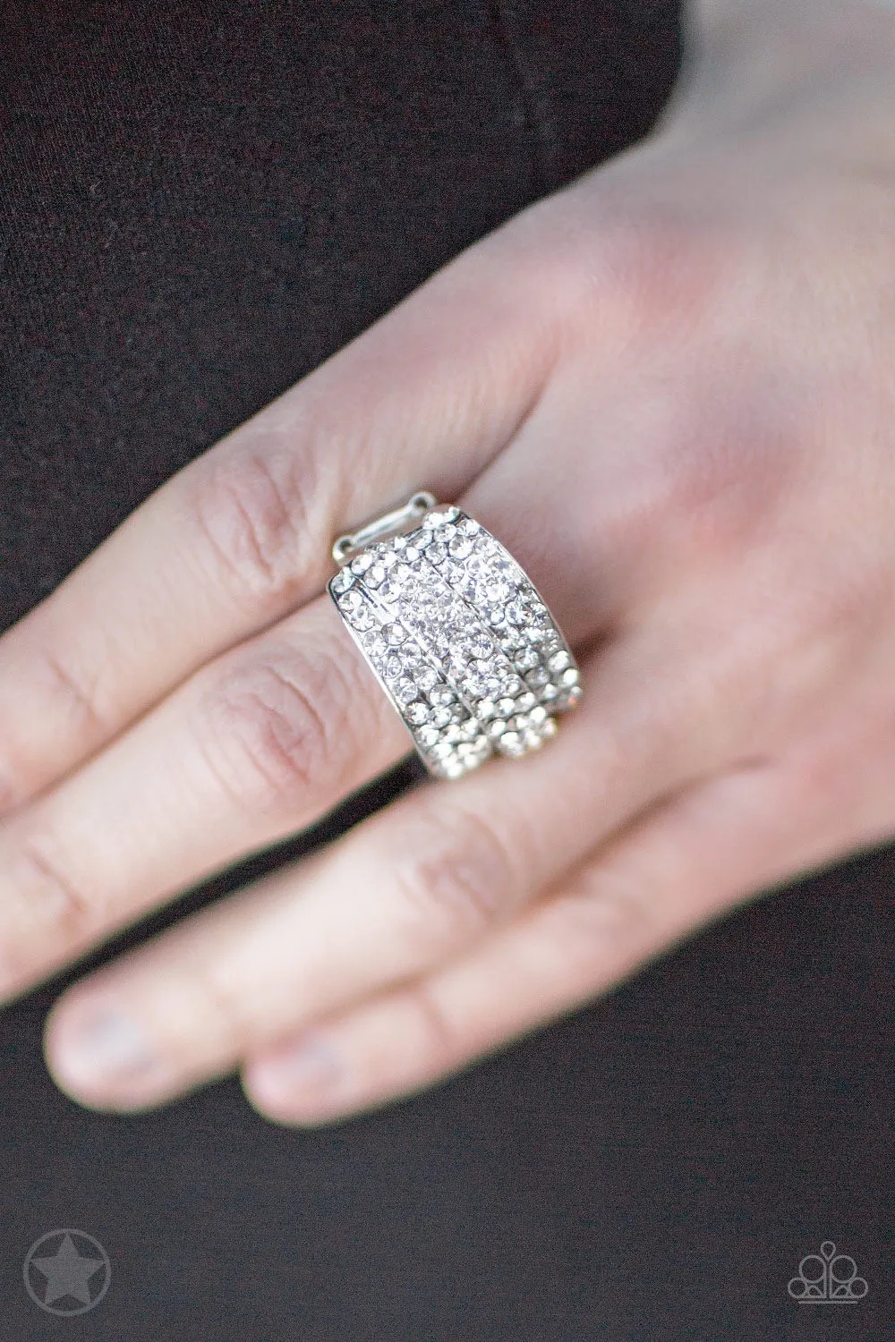 The Millionaires Club White-Ring