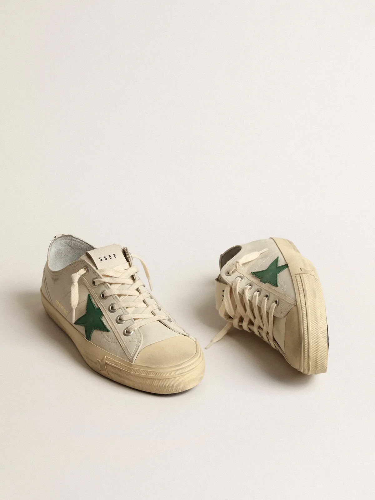 V-Star in glossy leather with green leather star